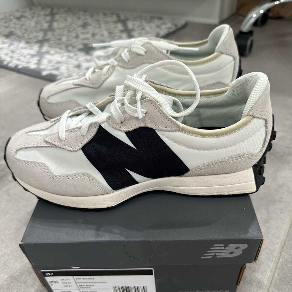 New in Box New Balance White/Black Sea Salt Grey Sneajer Size 3 / Women’s 5
